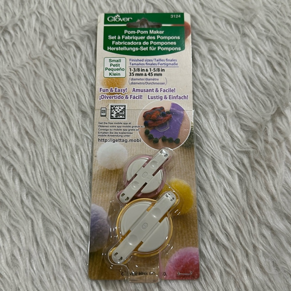 Clover Pom Pom maker small new in package